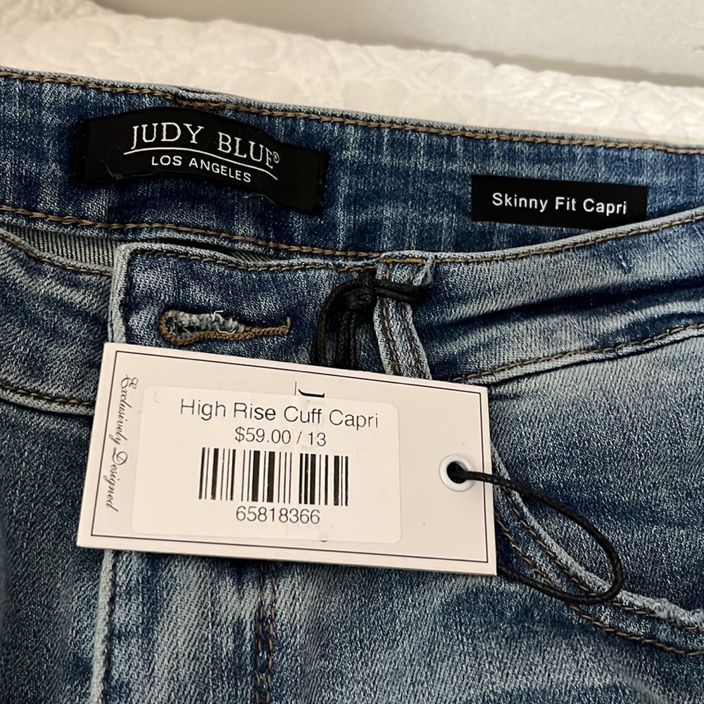 One NWT Judy Blue Skinny Fit Capri Size 13